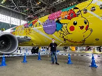 L'aereo B-737/800 a tema Pokemon del vettore giapponese Skymark