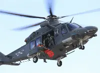 Duplice uso sistemico: un elicottero AW-139 dell'Aeronautica militare durante una esercitazione di recupero con verricello