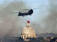 Italian Army: firefighting activities in Rome by CH-47 helicopter in 2016