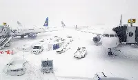 Tempesta di neve in un aeroporto