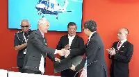 "Paris-Le Bourget 2019" (June 17-23): shaking hands after signing ceremony between Leonardo and Sapura in the cyber security sector
