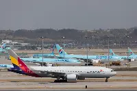 Aircrafts of Asiana Airlines and Korean Air carriers