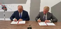 Alexey Kozlov, Managing Director of U-UAZ, and Viktor Yatsutsenko, Deputy Head of the Russian EMERCOM signed the document for the supply of four Arctic Mi-8AMTSh-VA helicopters