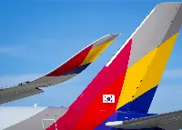 Asiana Airlines logo on aircraft