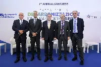 Patto di decarbonizzazione del trasporto aereo. Da sinistra Paolo Simioni (ad Enav), Marco Troncone (ad AdR), Enrico Giovannini (ministro Mims), Claudio De Vincenti (presidente AdR) e Pierluigi Di Palma (presidente Enac)