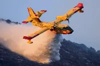 Aereo Canadair durante una operazione di antincendio