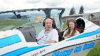 I piloti Jiri Prusa ed Eliska Kudejova a bordo di un velivolo Shark 600