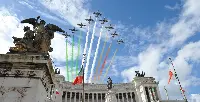 Frecce tricolore che sorvolano l'Altare della Patria