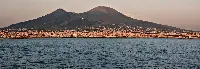 Il vulcano Vesuvio visto dal mare