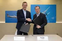 MOU signed at the "Singapore Airshow 2020" between Jean-Brice Dumont, Executive Vice-President, Engineering, Airbus and Kevin Shum, Director-General of CAAS