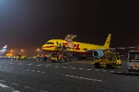 Aereo Dhl Express Italy all'aeroporto di Milano-Malpensa con un carico di vaccini anti-Covid-19 destinati alla campagna di vaccinazione pediatrica