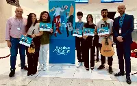 "Festa della musica 2023", 21 giugno aeroporto "Karol Wojtyla" di Bari: il vicedirettore generale di Aeroporti di Puglia Donato D’Auria ed a destra il direttore Enac Puglia e Basilicata Michele Simone Carpanzano insieme ai giovani talenti che hanno suonato nello scalo