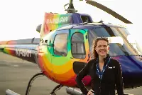 L'elicottero Airbus Helicopters AS350 e il pilota Nicole Battjes