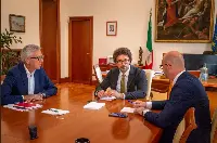 Incontro Pigliaru (sinistra) e Careddu (a destra), Regione Sardegna, insieme al ministro Trasporti Toninelli (centro)