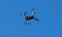 Un drone quadricottero