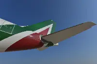 Coda con logo di un aereo Alitalia