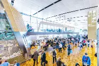 Passeggeri all'aeroporto di Helsinki