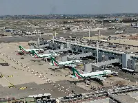 Aerei Alitalia presso l'aeroporto internazionale "Leonardo Da Vinci" di Roma-Fiumicino