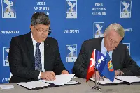 "FAI World Air Games 2020": signature ceremony THK President Kürşat Atilgan (L) with FAI President Frits Brink (R)