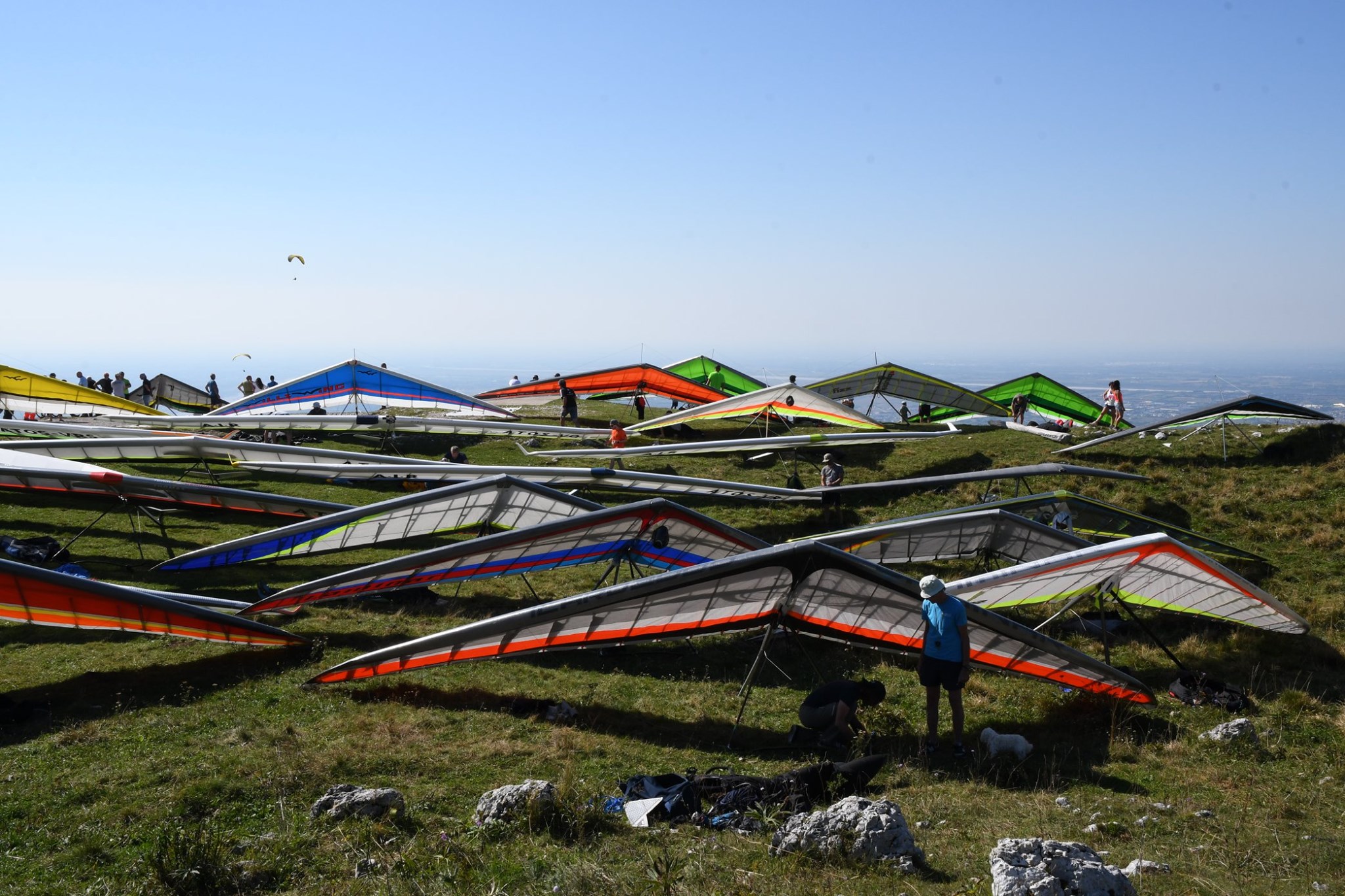 Deltaplani a terra per l'evento "Spring Meeting 2020" in Friuli Venezia Giulia