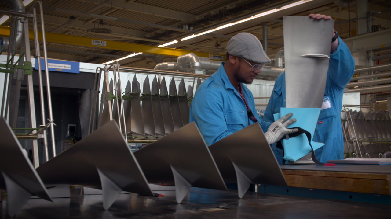Klm: pala della ventola (fan blade) ottenuta dal riciclo delle bottiglie in pet