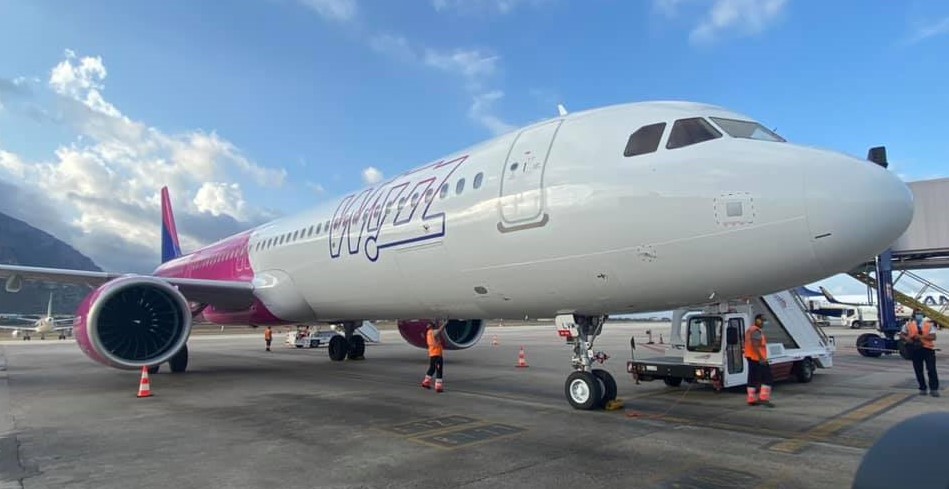 Aereo A-321 di Wizz Air basato all'aeroporto internazionale "Falcone-Borsellino" di Palermo
