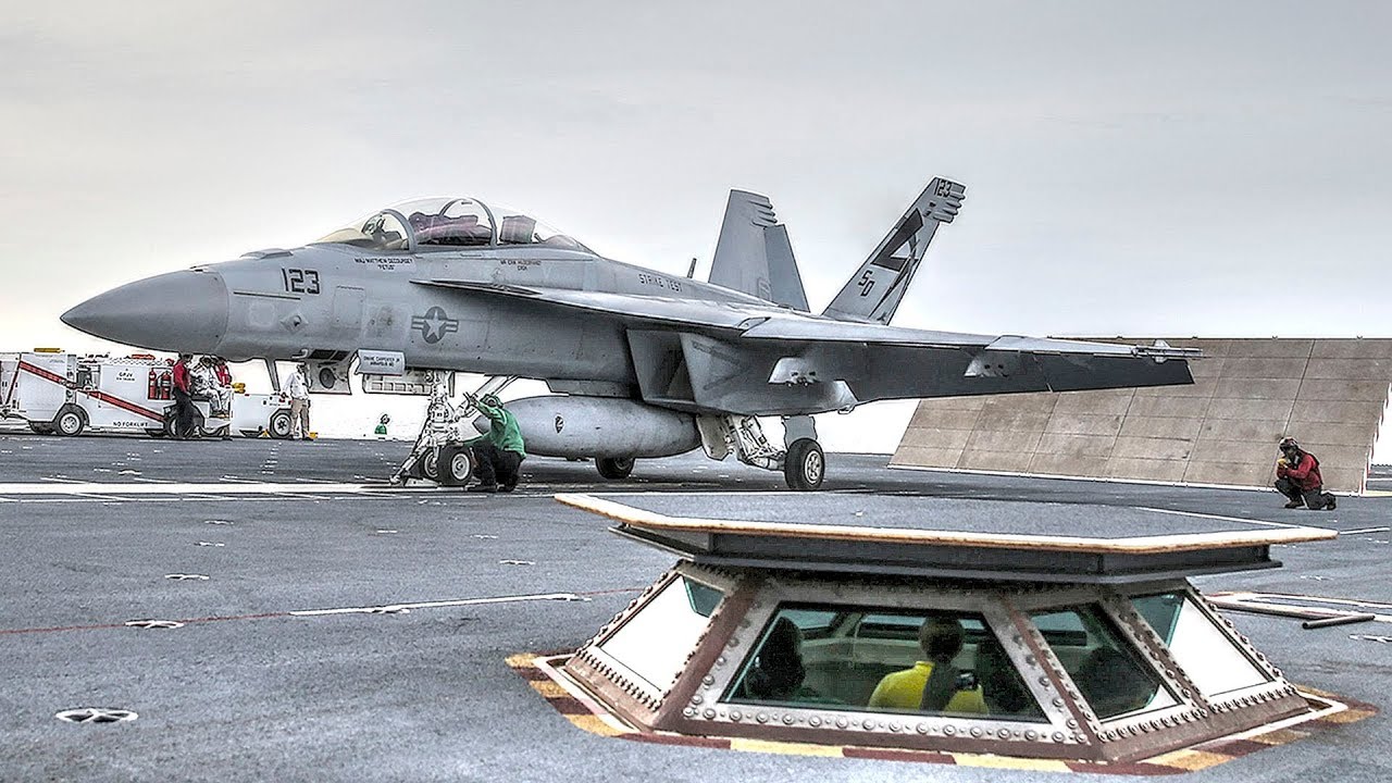 A F/A-18E Super Hornet of US Navy ready to take off from USS Ford with the Electromagnetic Aircraft Launch System (EMALS)