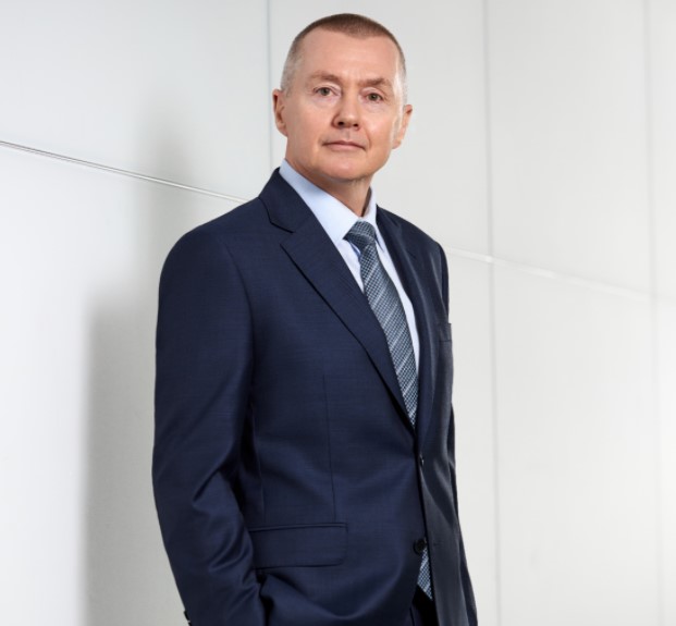 IATA: Willie Walsh became the eighth person to lead the International Air Transport Association when he took on the role of Director General on 1 April 2021