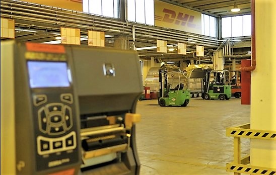 Magazzino Dhl, area cargo del terminal2, aeroporto Milano-Malpensa, in una foto d'archivio
