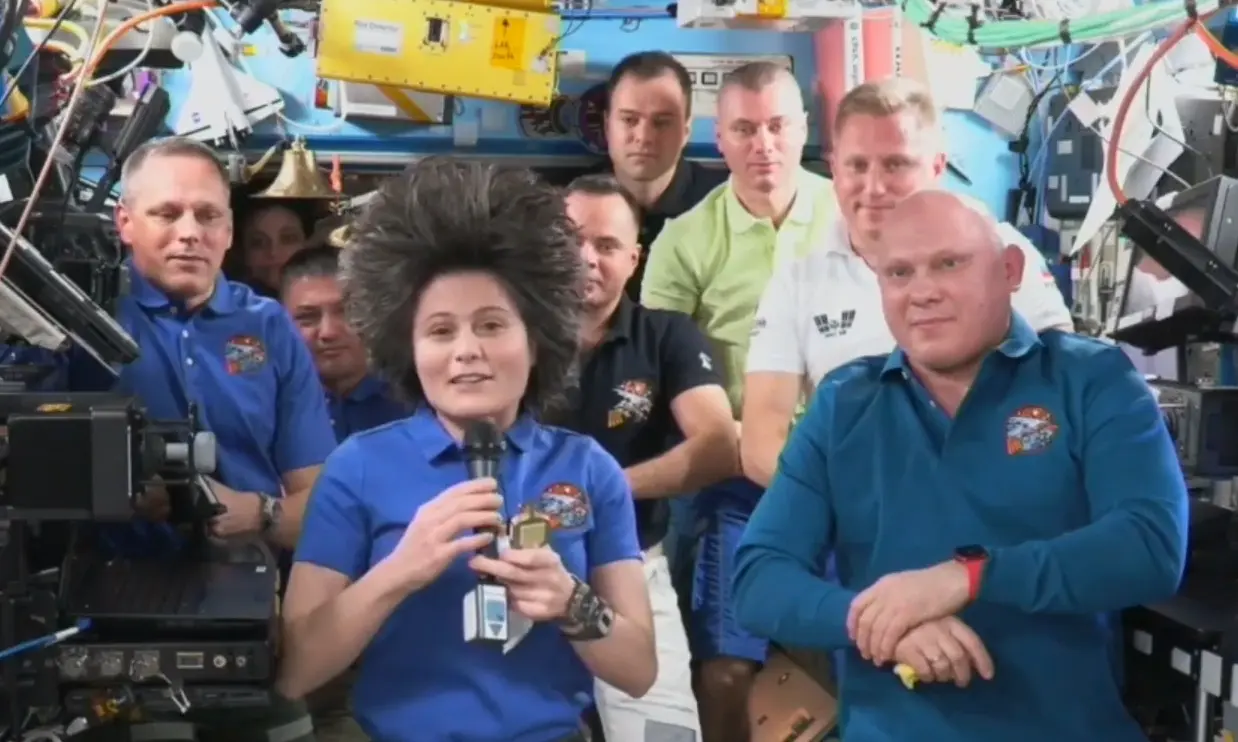 L'astronauta italiana Samantha Cristoforetti parla da nuovo comandate della stazione spaziale Iss