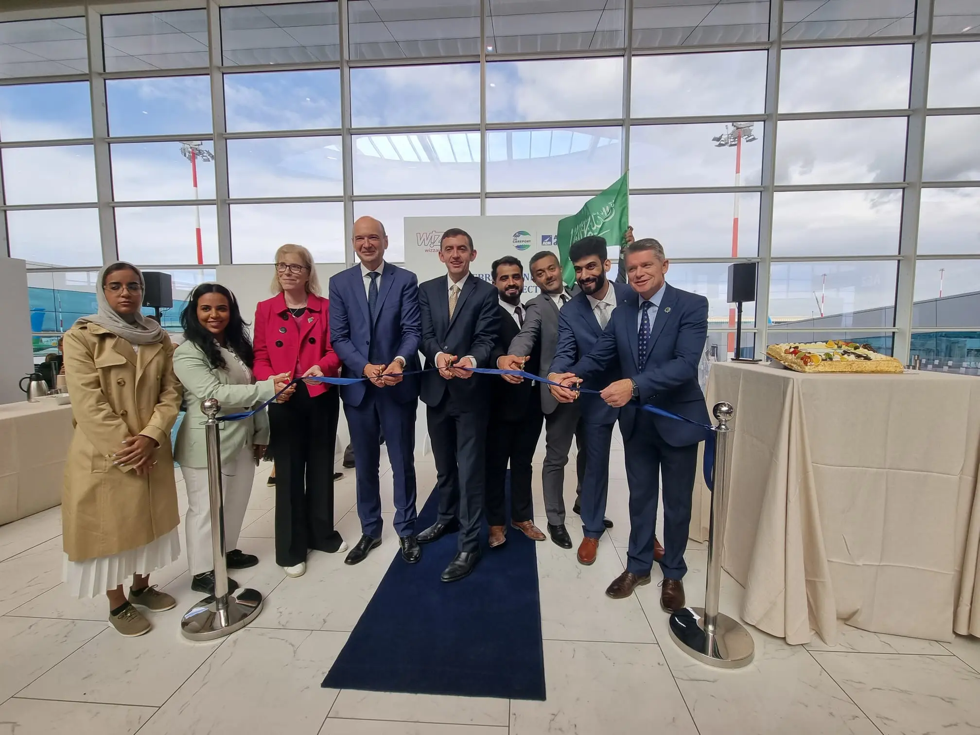 Fiumicino. Taglio del nastro per inaugurazione il 29 settembre 2022 del primo volo Wizz Air da Roma a Dammam, in Arabia Saudita, con cadenza bisettimanale