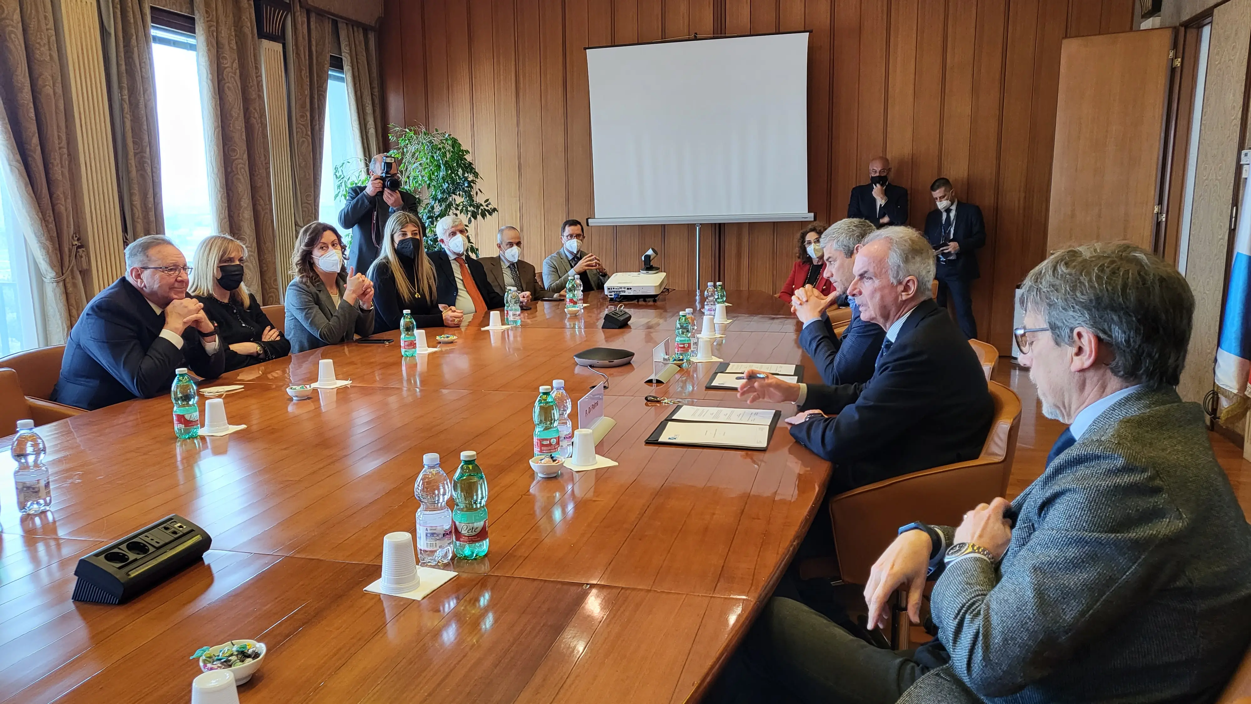 Cerimonia di firma del contratto di programma tra Enac ed Enac Servizi S.r.l. del 31 marzo 2022