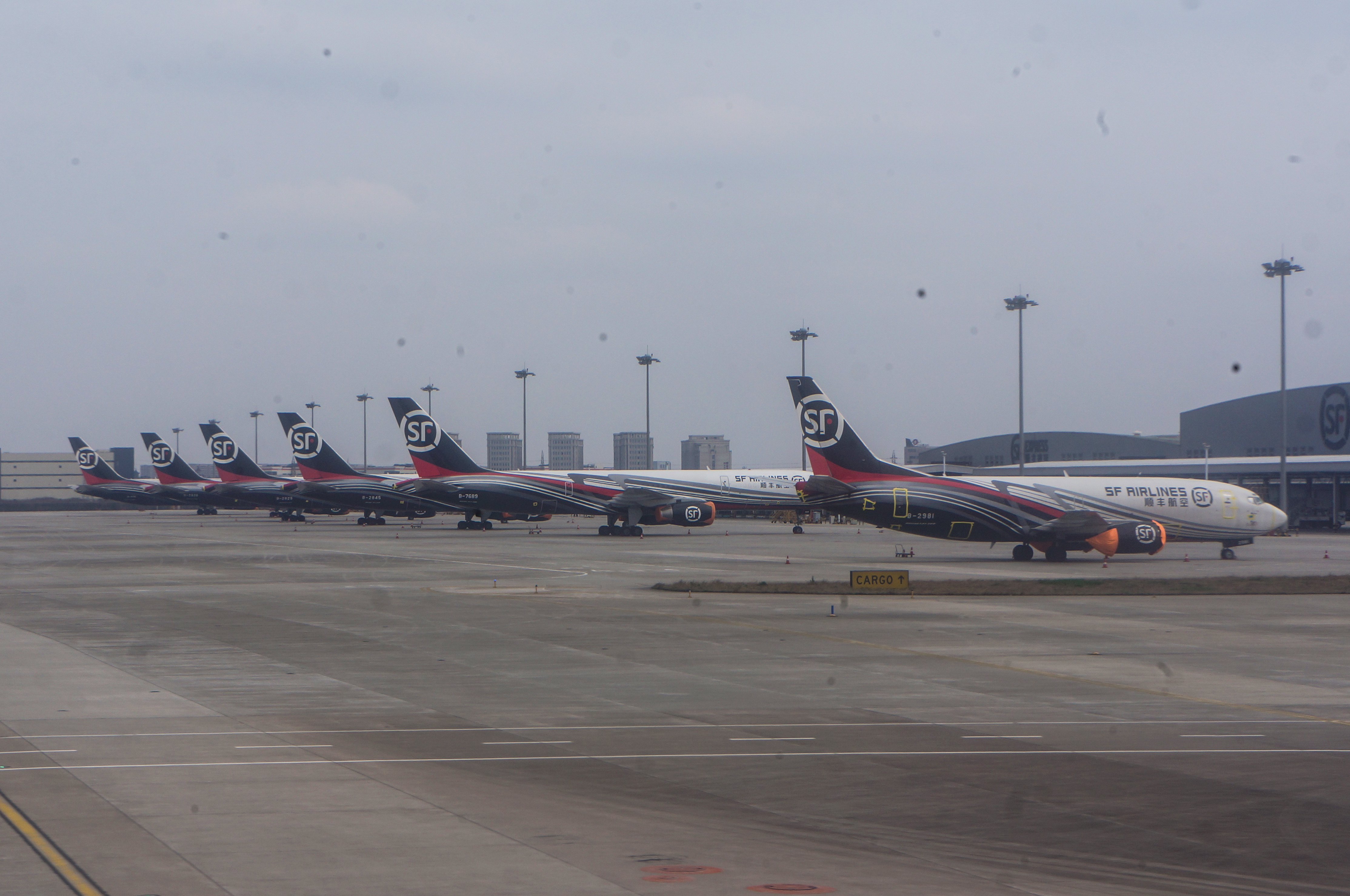 Flotta aerea di SF Airlines all'aeroporto internazionale di Hangzhou Xiaoshan