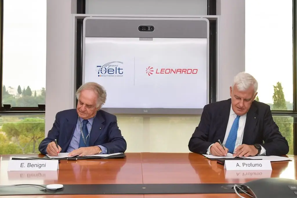 Enzo Benigni (CEO and President of Elettronica) and Alessandro Profumo (CEO of Leonardo) signed an agreement on November 3rd, 2021 in Rome
