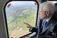 Il presidente della Repubblica Sergio Mattarella in elicottero