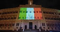 17 marzo 2025. Tricolore proiettato sulla facciata del Palazzo Montecitorio in occasione della Giornata dell'Unità nazionale, della costituzione, dell'inno e della bandiera