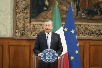 Palazzo Chigi, 19/10/2022 il presidente del Consiglio dei ministri, Mario Draghi, rivolge un saluto ai giornalisti accreditati presso la Sala stampa di Palazzo Chigi.