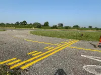 La segnaletica rinnovata sulla pista di decollo e atterraggio dell'aeroporto Roma-Urbe