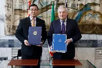 Roma, 23 gennaio 2025. Il ministro degli Affari esteri e della cooperazione internazionale (Maeci), Antonio Tajani, ha firmato alla Farnesina il primo accordo sui servizi di trasporto aereo tra l’Italia e la Mongolia con il sottosegretario ai trasporti della Mongolia, Sandagdorj Batbold