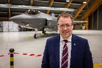 Ministro norvegese della difesa Bjørn Arild Gram presenzia al test in volo di un caccia F-25 effettuato con miscela contenente il 40 di combustibile Saf